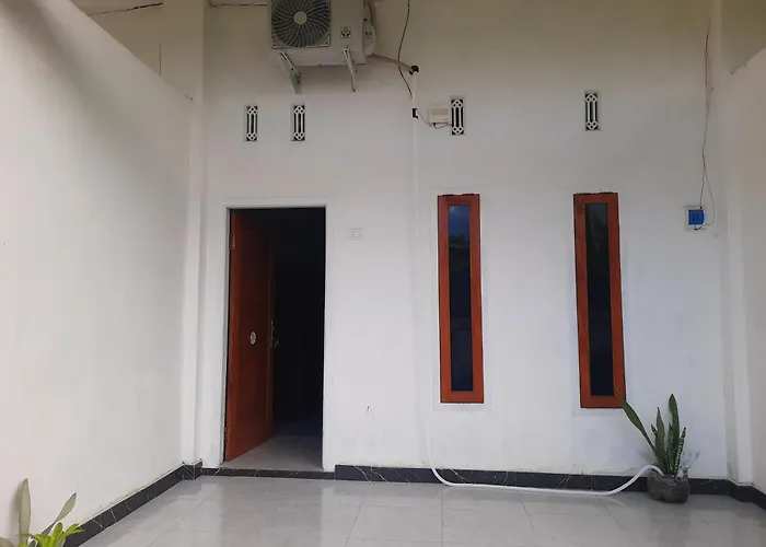 Hotel Ayunda & *